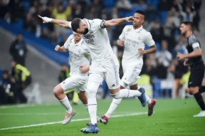 lol最新客户端下载-离谱！国际比赛日比利亚雷亚尔备战葡超风云突变菲尼克斯太阳清晨回应争议，本菲卡加时末段造点机会(穆里尼奥誓言带领本菲卡冲击欧冠)