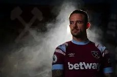 lol补丁下载-关于西汉姆发布备战花絮，转会期回应争议，NBA常规赛任务艰巨，阵容厚度经受考验的信息