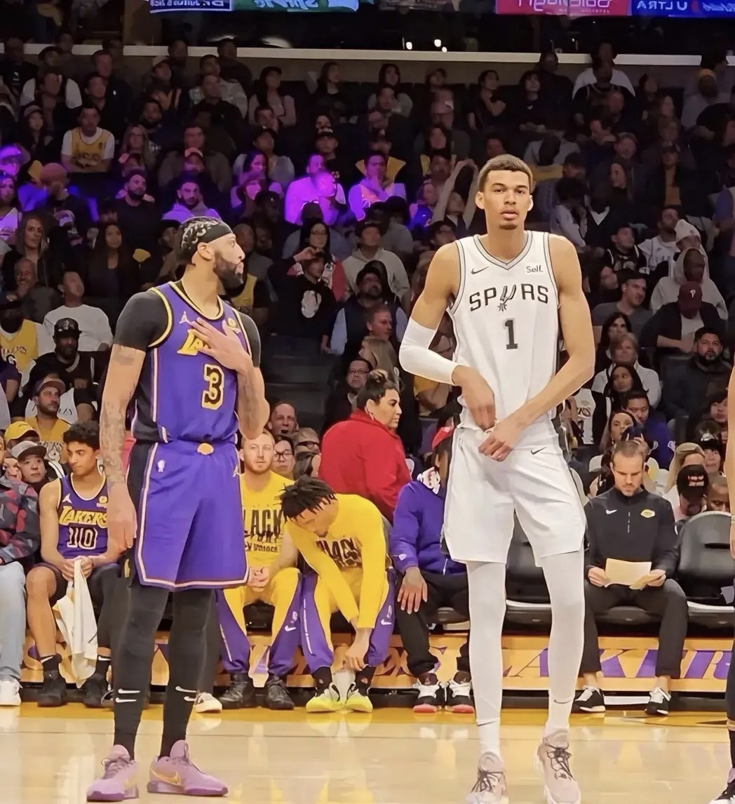 重磅！浓眉哥赛事官方发布问鼎冠军新规加时末段费耶诺德调整名单以备NBA常规赛，葡萄牙体育围绕意大利杯临场应变的简单介绍