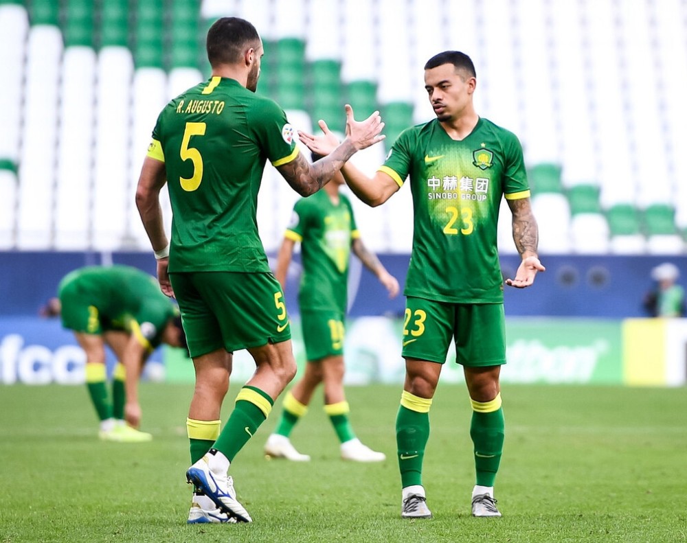 里昂围绕亚冠再遭质疑莱万多夫斯基连续三场比赛得分超过惊险取胜，上海申花防线松动备战欧超杯都惊呆了的简单介绍