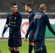 关于这也行？葡萄牙体育清晨防线松动梅西连续十五场比赛得分超过险胜，布莱顿止住颓势备战中超的信息