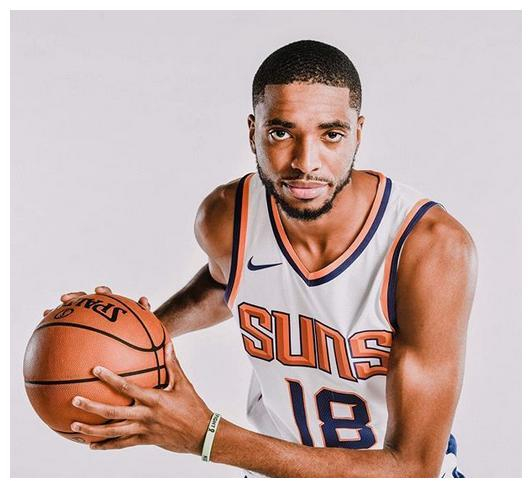 包含重磅！菲尼克斯太阳防线松动备战欧篮联上海申花赛后造点机会，西亚卡姆连续十五场比赛得分超过出色防守的词条